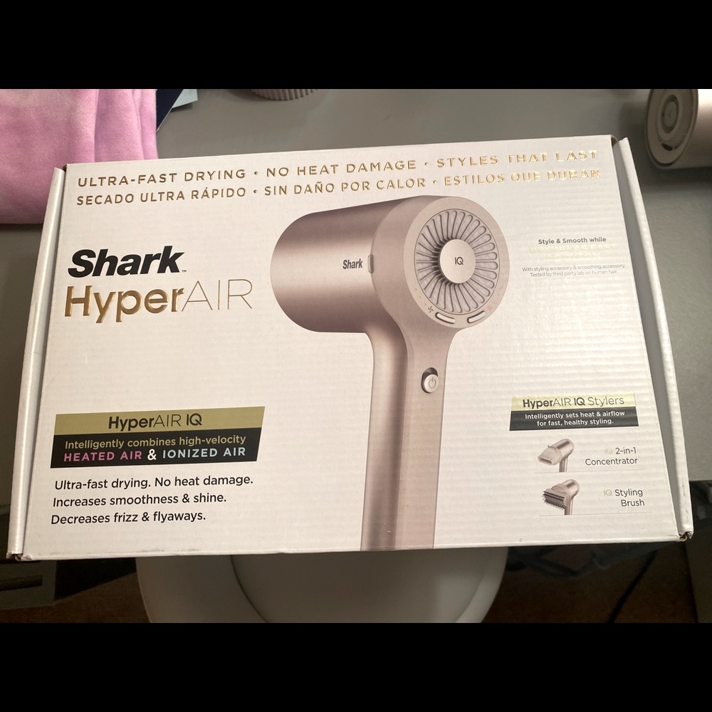 Shark hyper air w IQ 2 n 1 concentrator & hair brush attachments